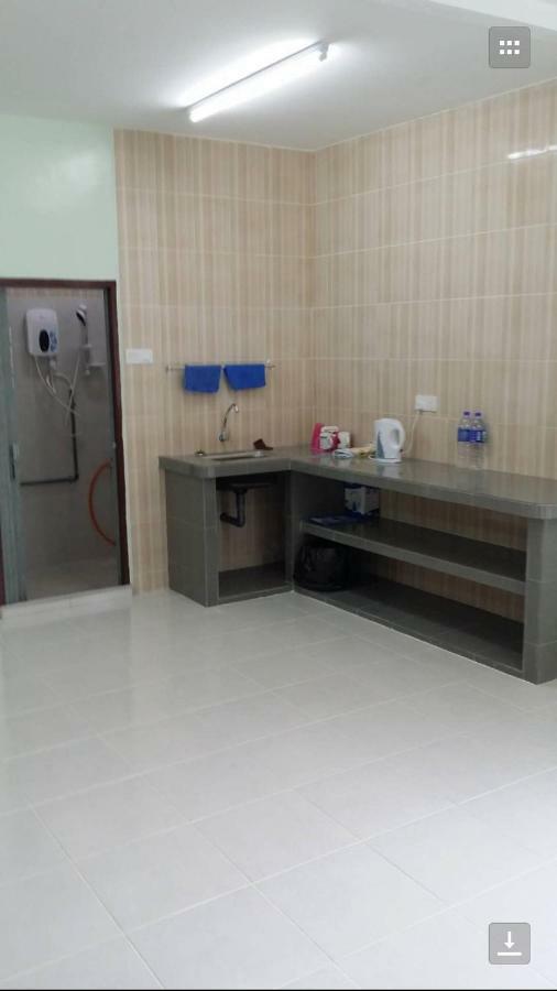 Coral Homestay Pekan Pangkor Екстер'єр фото
