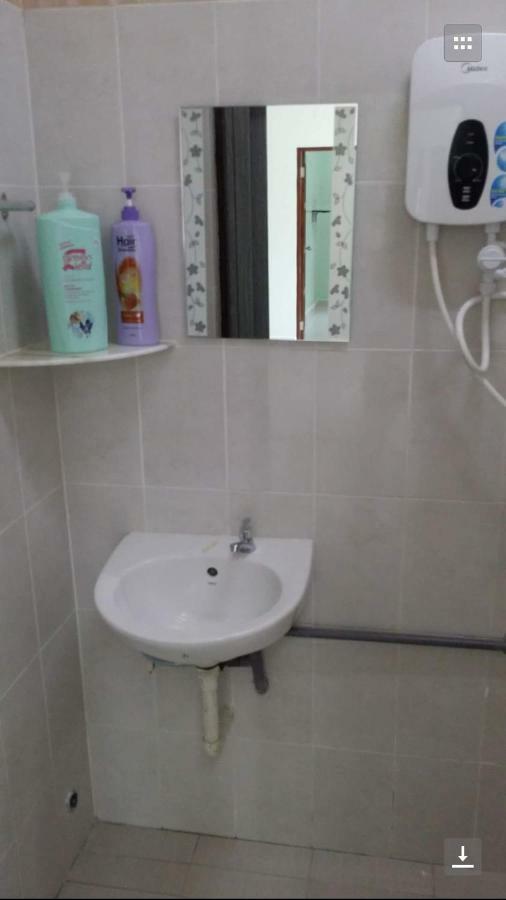 Coral Homestay Pekan Pangkor Екстер'єр фото